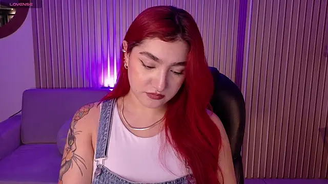 Snapshot of ViolettCastel chatting on November 2025 07:14:02 PM ViolettCastel online show from November 2025 07:14:02 PM