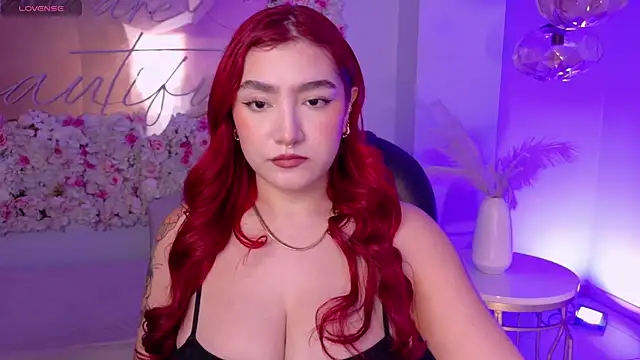 Snapshot of ViolettCastel chatting on November 2025 07:12:01 PM ViolettCastel online show from November 2025 07:12:01 PM