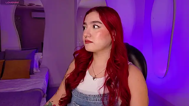 Snapshot of ViolettCastel chatting on November 2025 07:27:01 PM ViolettCastel online show from November 2025 07:27:01 PM