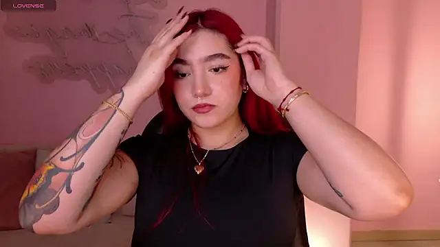 Snapshot of ViolettCastel chatting on December 2025 06:17:01 PM ViolettCastel online show from December 2025 06:17:01 PM