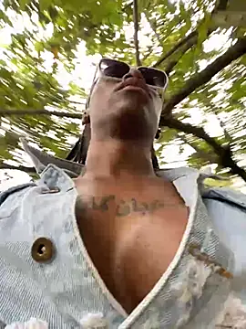 Snapshot of sweetsarabig22cm chatting on March 2025 10:43:02 PM sweetsarabig22cm online show from March 2025 10:43:02 PM