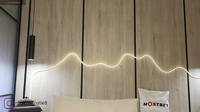 Snapshot of Monikacutie chatting on January 2025 04:04:01 AM Monikacutie online show from January 2025 04:04:01 AM