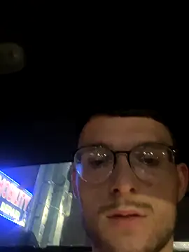 Snapshot of hungkubenski chatting on October 2025 08:00:02 AM hungkubenski online show from October 2025 08:00:02 AM