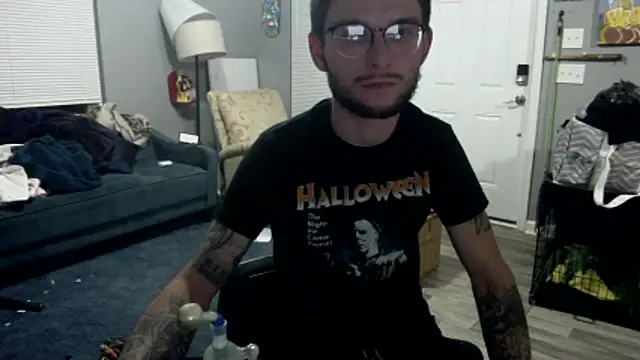 Snapshot of hungkubenski chatting on November 2025 04:34:02 AM hungkubenski online show from November 2025 04:34:02 AM