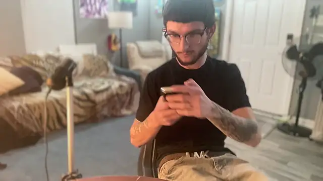 Snapshot of hungkubenski chatting on December 2025 07:12:01 AM hungkubenski online show from December 2025 07:12:01 AM