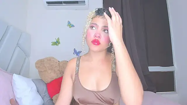 Snapshot of sofiacastillo01 chatting on April 2026 04:54:02 PM sofiacastillo01 online show from April 2026 04:54:02 PM