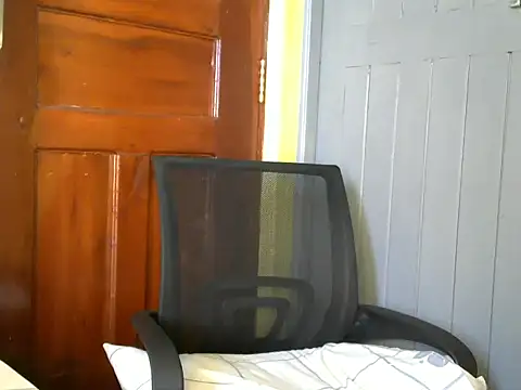 Snapshot of Sexy_burberry chatting on December 2024 06:17:02 AM Sexy burberry online show from December 2024 06:17:02 AM