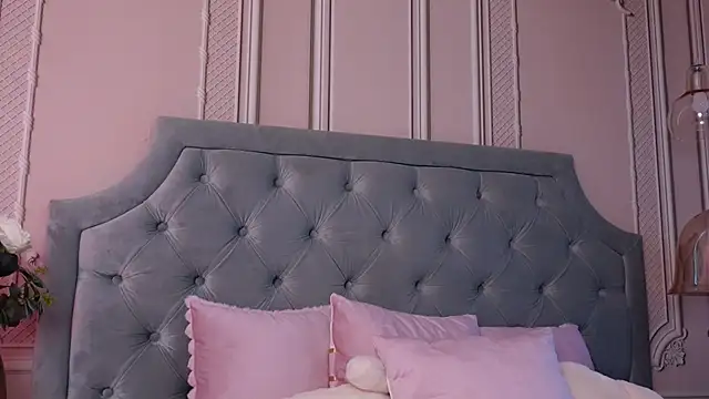 LucyAddison online show from October 2025 04:25:02 AM