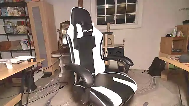 Snapshot of MagnusCockus chatting on March 2025 03:10:02 AM MagnusCockus online show from March 2025 03:10:02 AM