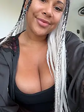 HaileyDiana online show from October 2025 03:00:01 PM