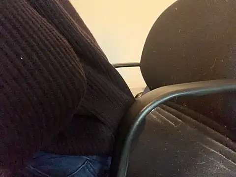 KendrickJiz online show from December 2025 02:02:02 PM