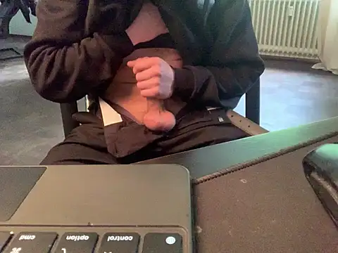 KendrickJiz online show from May 2026 03:08:02 PM