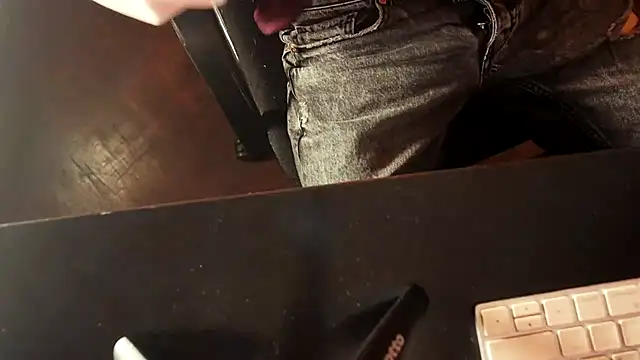 KendrickJiz online show from August 2026 08:33:01 PM