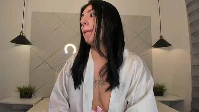 ANTONELLA  ROUSE  online show from February 2026 08:40:02 AM