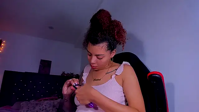 Snapshot of kerlysmith_24 chatting on December 2024 05:41:02 PM kerlysmith 24 online show from December 2024 05:41:02 PM