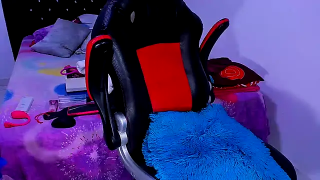 Snapshot of kerlysmith_24 chatting on January 2025 10:43:01 PM kerlysmith 24 online show from January 2025 10:43:01 PM