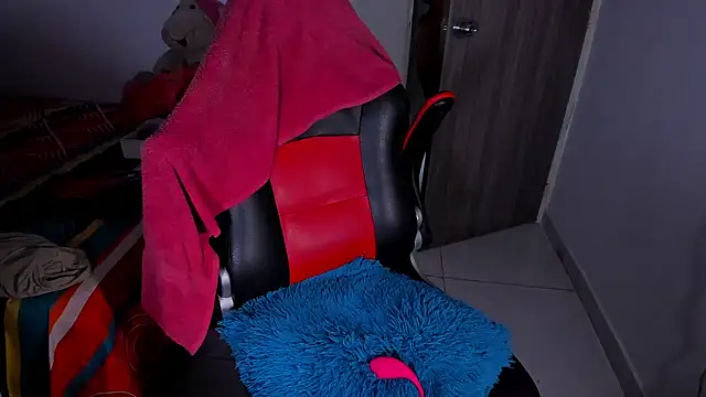 Snapshot of kerlysmith_24 chatting on March 2025 08:32:02 PM kerlysmith 24 online show from March 2025 08:32:02 PM