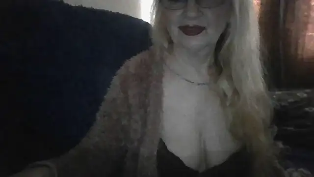 CarlyTreat online show from April 2026 01:49:01 PM