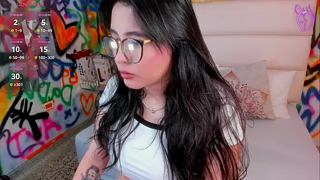 Liana Bernocchi online show from November 2025 08:53:01 PM