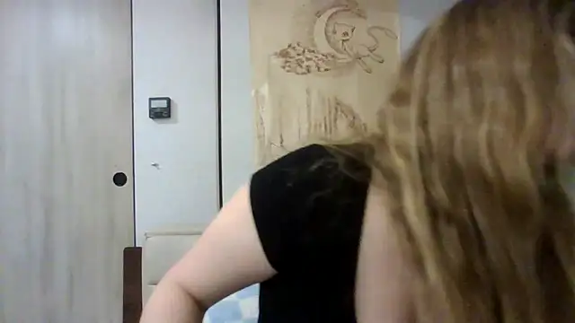 emerieskye20 online show from December 2025 04:45:02 PM