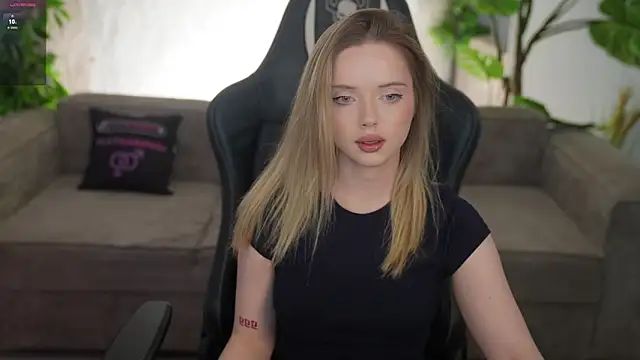 Snapshot of Cassy-Celestial_ chatting on February 2026 08:32:01 AM Cassy-Celestial online show from February 2026 08:32:01 AM