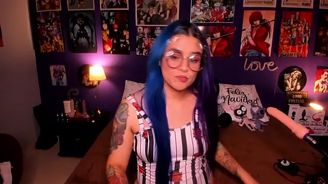 Snapshot of anne_cross chatting on December 2024 02:48:02 AM anne cross online show from December 2024 02:48:02 AM