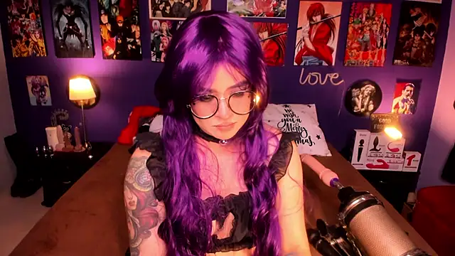 Snapshot of anne_cross chatting on December 2024 04:34:01 AM anne cross online show from December 2024 04:34:01 AM