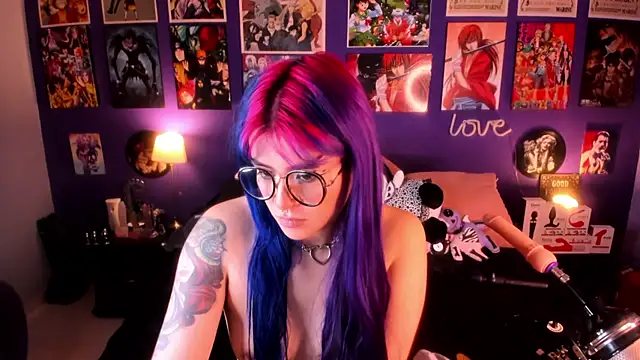 Snapshot of anne_cross chatting on January 2025 03:57:02 AM anne cross online show from January 2025 03:57:02 AM