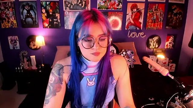 Snapshot of anne_cross chatting on February 2025 01:31:01 AM anne cross online show from February 2025 01:31:01 AM