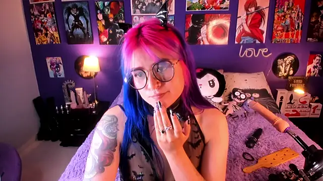 Snapshot of anne_cross chatting on March 2025 01:35:01 AM anne cross online show from March 2025 01:35:01 AM