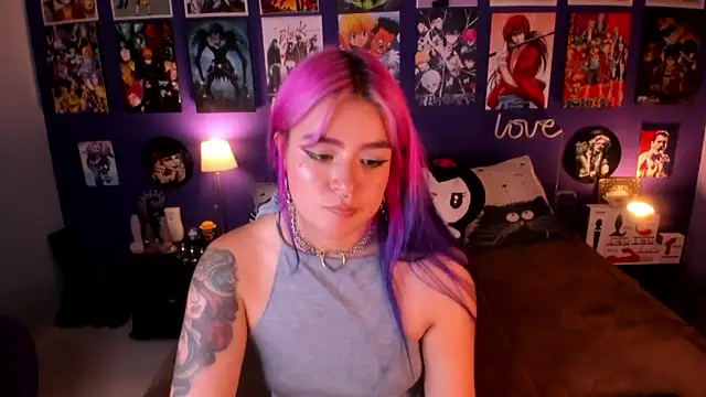 Snapshot of anne_cross chatting on November 2025 03:39:02 AM anne cross online show from November 2025 03:39:02 AM