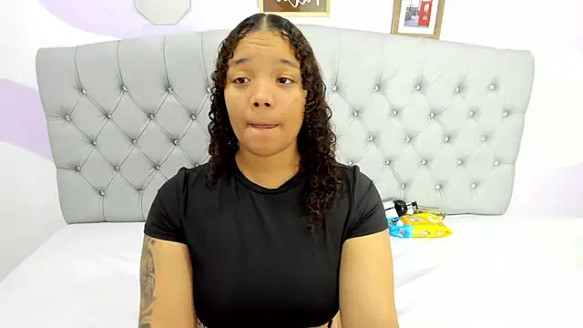 Snapshot of BRIYITHMENA chatting on October 2025 01:40:01 AM BRIYITHMENA online show from October 2025 01:40:01 AM