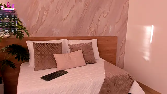 emily hunter12 online show from December 2025 12:14:01 PM