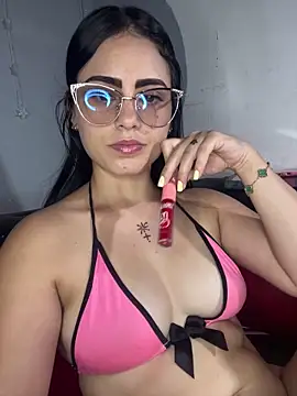 Azuna25 online show from April 2026 08:20:02 PM