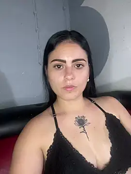 Snapshot of Azuna25 chatting on July 2026 11:31:01 PM Azuna25 online show from July 2026 11:31:01 PM