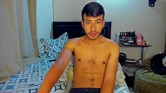 Snapshot of tom_thick chatting on December 2024 11:05:01 PM tom thick online show from December 2024 11:05:01 PM