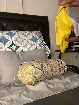 Snapshot of tom_thick chatting on December 2024 05:44:02 PM tom thick online show from December 2024 05:44:02 PM