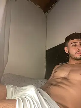 Snapshot of tom_thick chatting on January 2025 03:03:01 PM tom thick online show from January 2025 03:03:01 PM