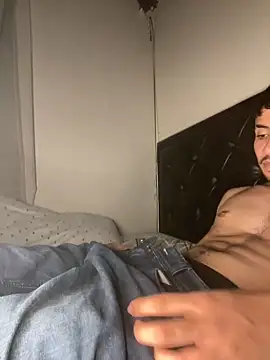 Snapshot of tom_thick chatting on January 2025 12:01:01 AM tom thick online show from January 2025 12:01:01 AM