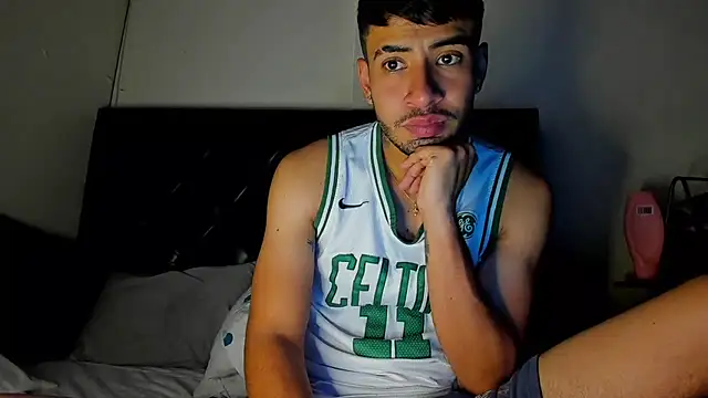 Snapshot of tom_thick chatting on March 2025 05:18:02 PM tom thick online show from March 2025 05:18:02 PM