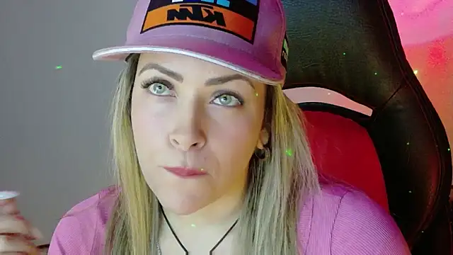 Natalia Montoya online show from November 2025 10:21:02 PM