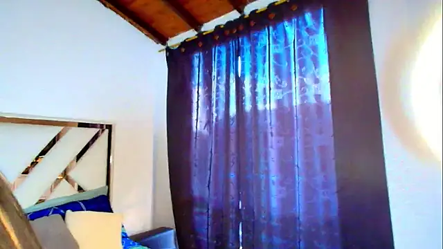 Snapshot of AlixLong chatting on November 2025 09:13:02 PM AlixLong online show from November 2025 09:13:02 PM