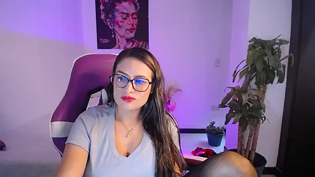 esmeraldaa230 online show from November 2025 08:19:02 PM