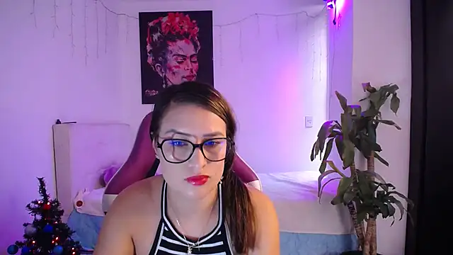 esmeraldaa230 online show from December 2025 07:22:01 PM