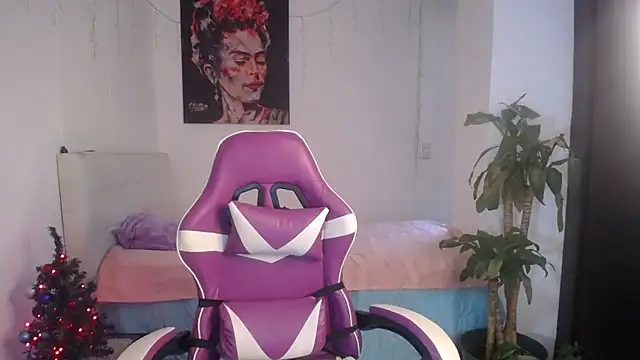 esmeraldaa230 online show from December 2025 10:05:02 PM