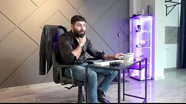 Snapshot of mattmasterss chatting on December 2024 10:50:02 AM mattmasterss online show from December 2024 10:50:02 AM