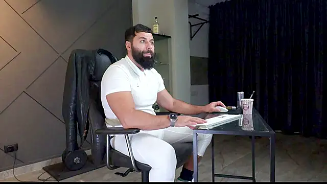 Snapshot of mattmasterss chatting on January 2025 05:37:02 AM mattmasterss online show from January 2025 05:37:02 AM