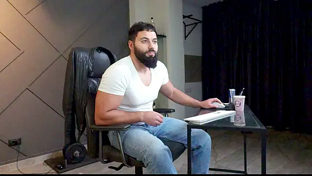 Snapshot of mattmasterss chatting on January 2025 08:16:02 PM mattmasterss online show from January 2025 08:16:02 PM