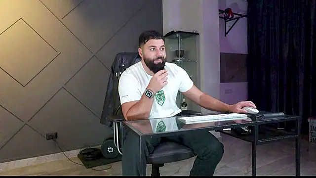 Snapshot of mattmasterss chatting on January 2025 07:53:01 PM mattmasterss online show from January 2025 07:53:01 PM