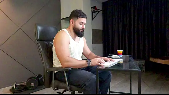 Snapshot of mattmasterss chatting on January 2025 04:12:01 AM mattmasterss online show from January 2025 04:12:01 AM